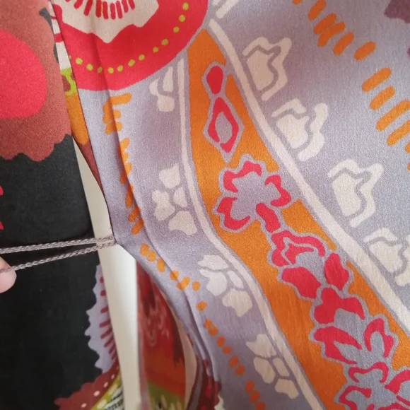 100% Silk Marciano Red Multi Paisley V-Neck Long Sleeve Maxi Dress size 02 - Picture 7 of 9